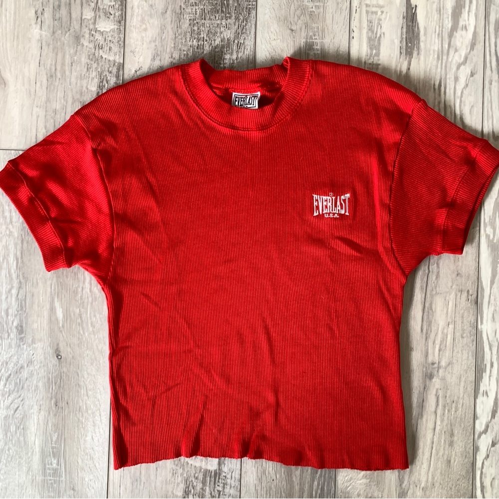 Red Everlast cropped workout shirt